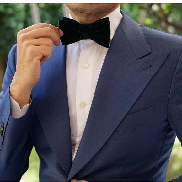 Forest green velvet bow tie 🎀 & pocket square - Picture 5 of 9